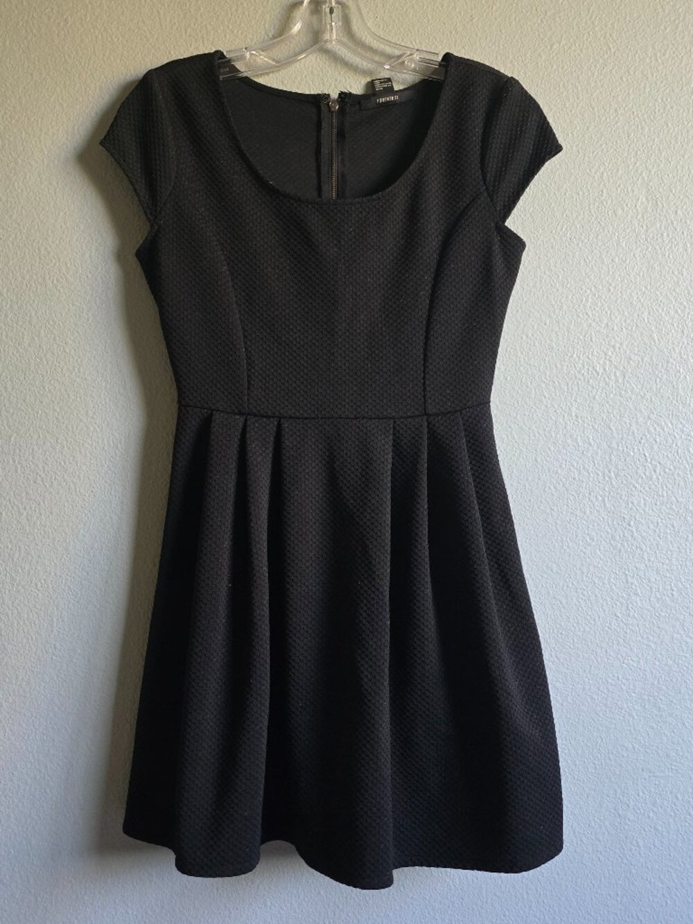 Forever 21 Black Cap Sleeves Glittery Mini Dress Size S